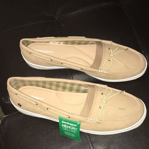Wide Grasshoppers, 12w, beige slip on, Memory foam